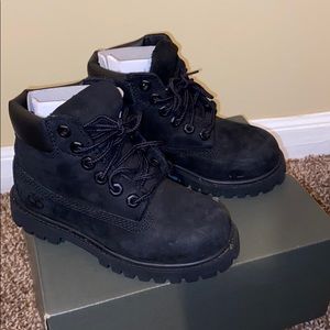 Kid boots box included